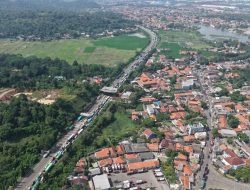 Perbaikan Kolong Jembatan Cikuasa Atas Sebabkan Kemacetan, Lalin Dialihkan Lewat Exit Tol Merak