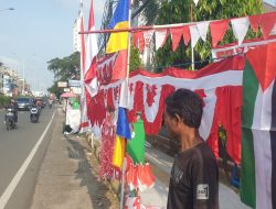 Penjual Bendera di Cilegon Ini Keluhkan Penjualan Tahun Ini Belum Balik Modal