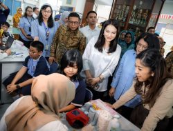 Andra Soni Memastikan Pelaksanaan Program Cek Kesehatan Gratis Sekolah di Banten Berjalan Masif